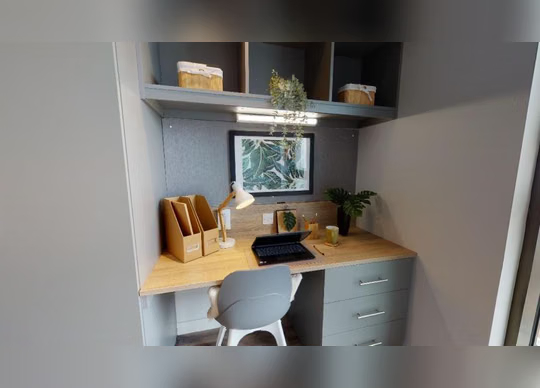 iQ Altus House, Leeds Penthouse En Suite