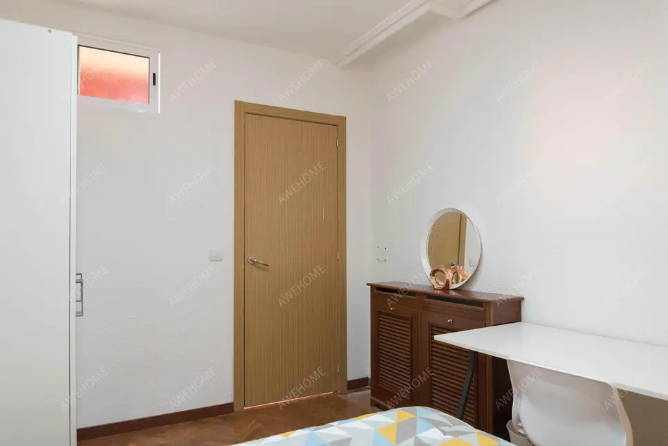 Habitación doble agradable en el municipio de Alcalá de Henares