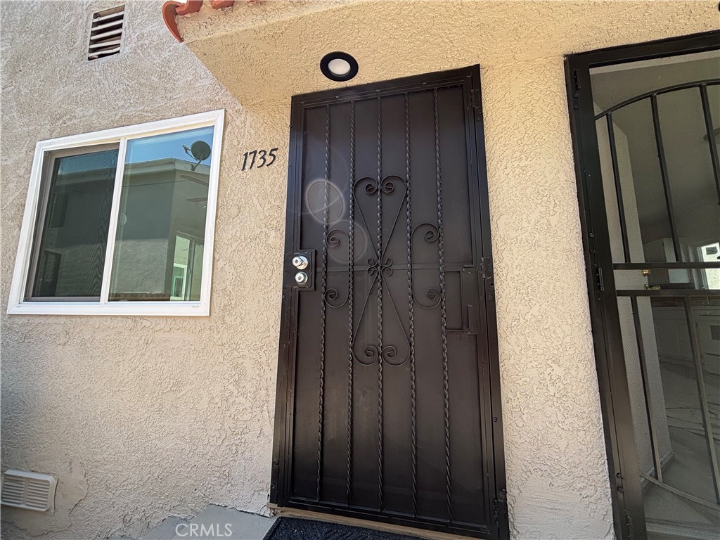 $2,375/month 1735 W 84th Place Los Angeles CA, 9004764068120369539121