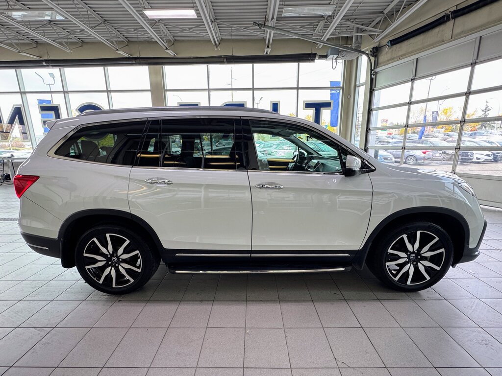 2022 Honda Pilot Touring 7-Passenger64412000100611123