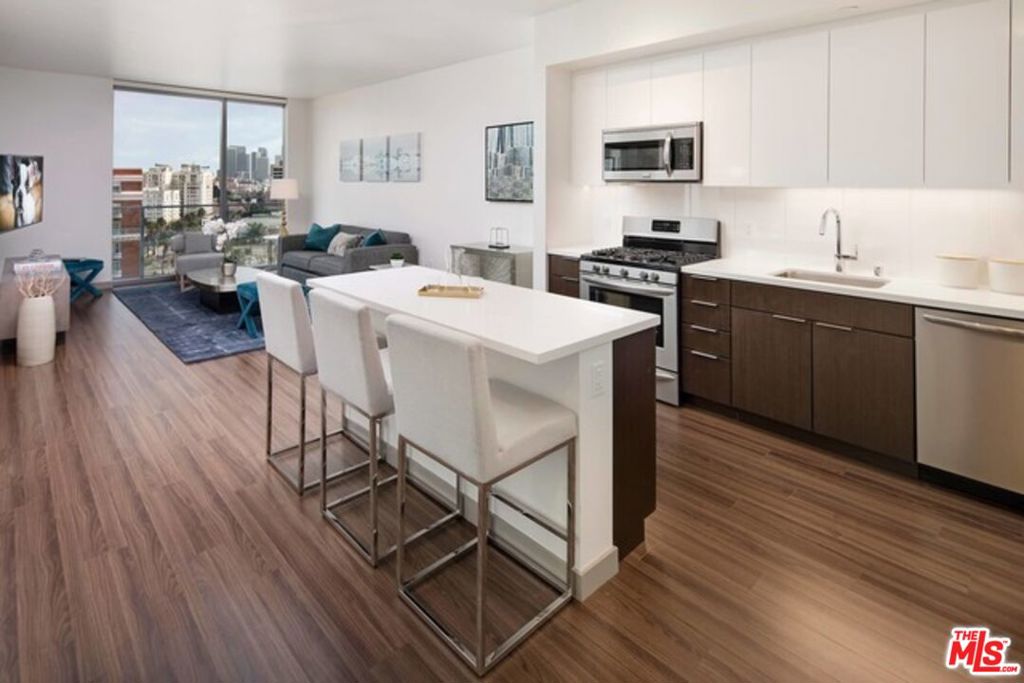 3033 Wilshire Boulevard 1514 Los Angeles CA, 9001064111399516930122