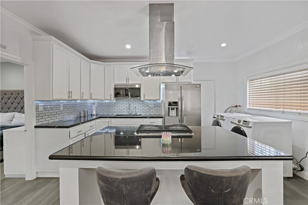 1023 W 51st Los Angeles CA, 9003764131395260929121