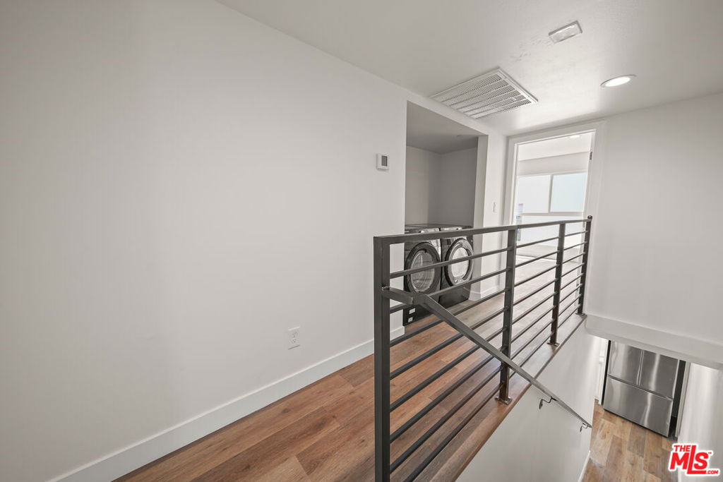1055 N Wilton Place 1/2 Los Angeles CA, 9003864130194704769120