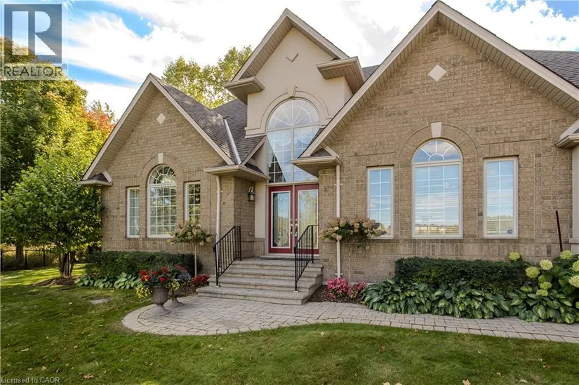 3 Diiorio Circle, Ancaster, ON