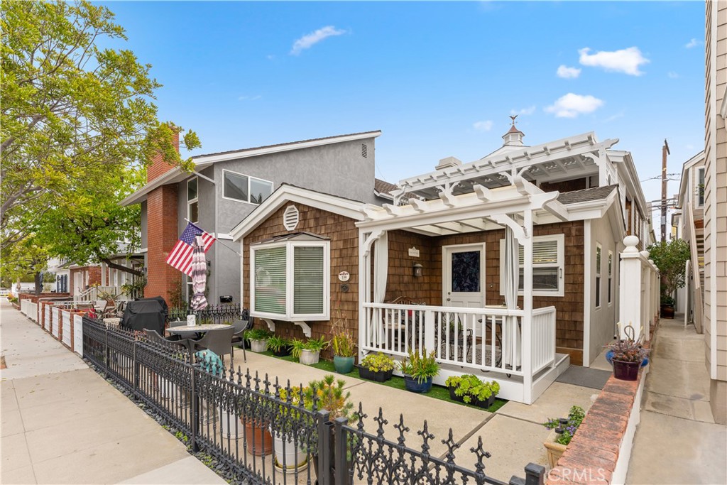 $4,150/month 130 Topaz 1/2 Newport Beach CA, 9266264067730567938121