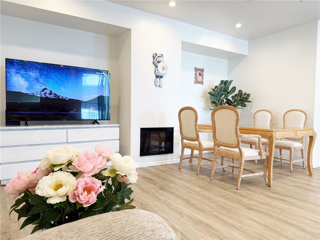137 W 6th Street 301 Long Beach CA, 9080264099929105666120