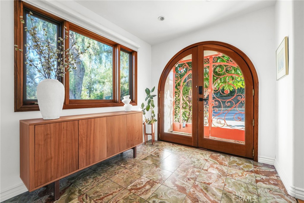 4104 Sea View Drive, Los Angeles CA, 9006563681049985923122