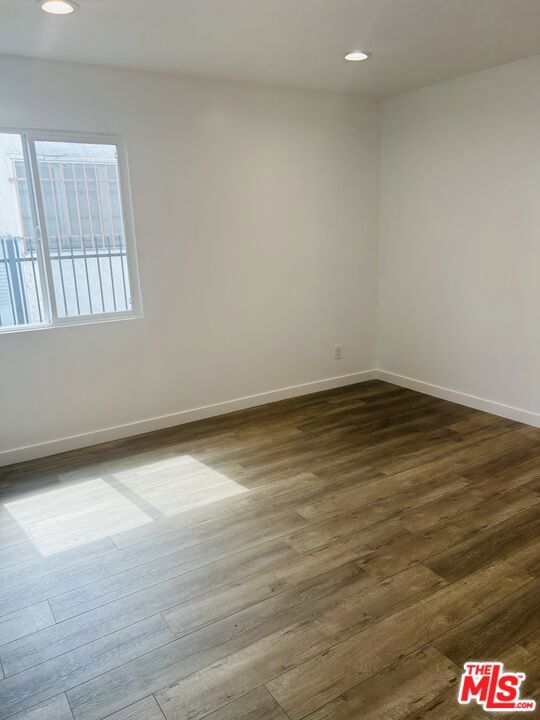 5722 1/2 S Manhattan Los Angeles CA, 9006263633661769347121