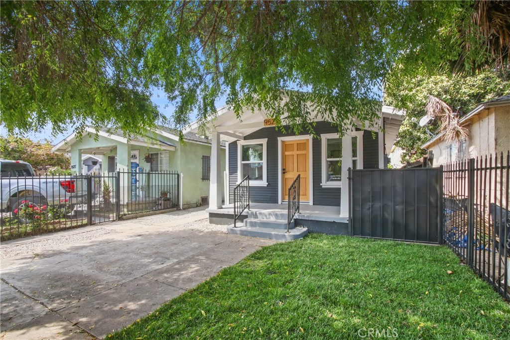 9525 Holmes Avenue, Los Angeles CA, 9000263821210672771121