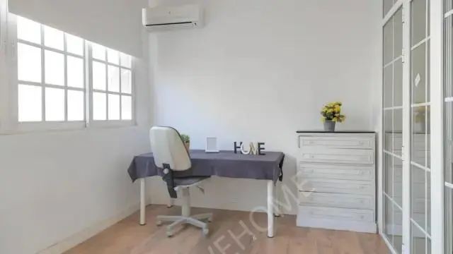 Nice double bedroom in Madrid close to Arguelles metro station