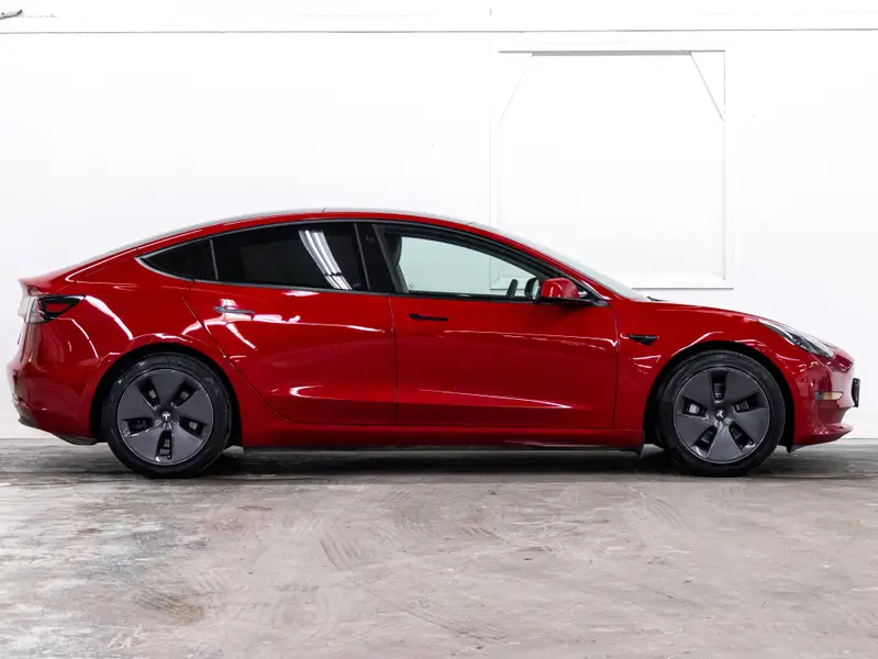 2022 Tesla Model 364300287164547121