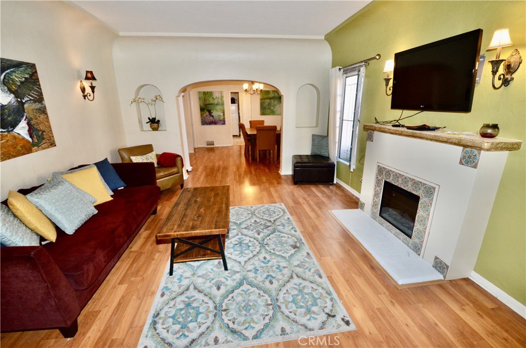 311 S Cloverdale Avenue Los Angeles CA, 9003664112455679234120