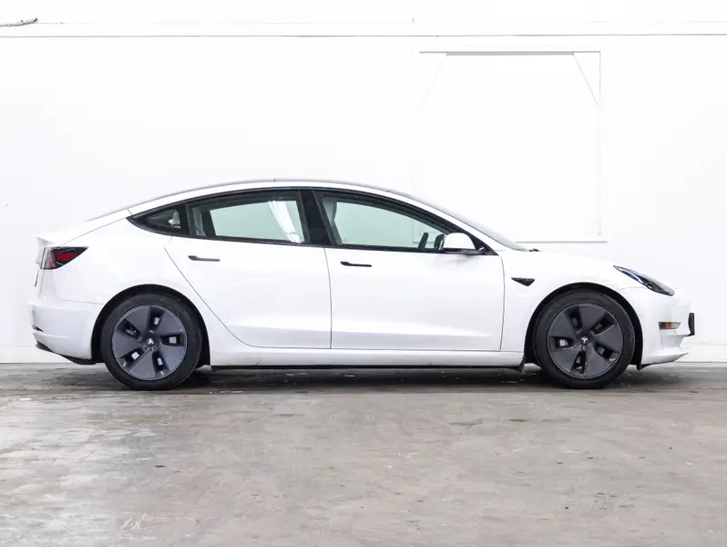 2021 Tesla Model 364553722136834121