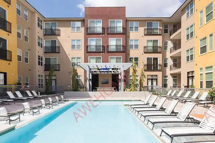 Griffis at the Domain Building 3 35063666181257603120