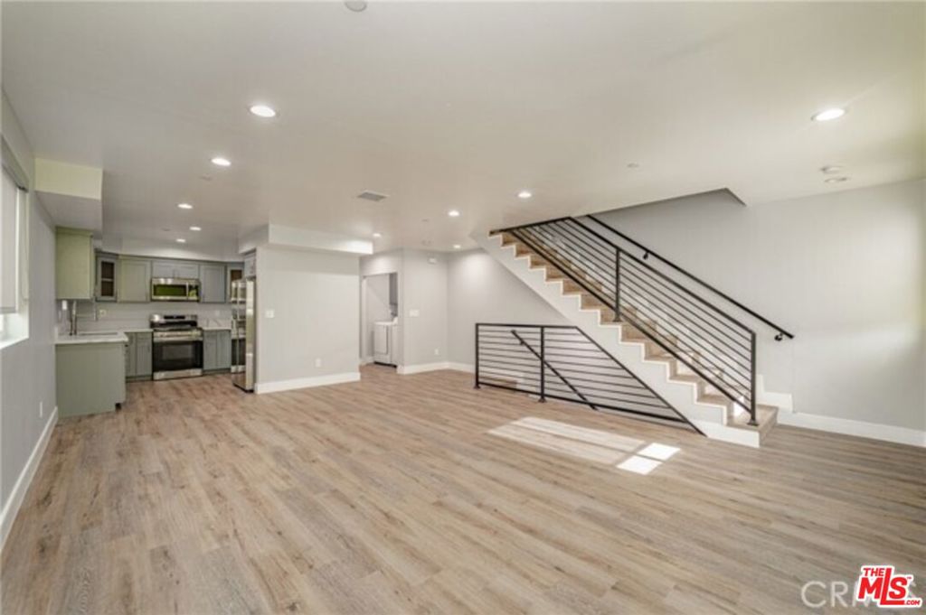 1870 W 20th Street Los Angeles CA, 9000764119916799875122
