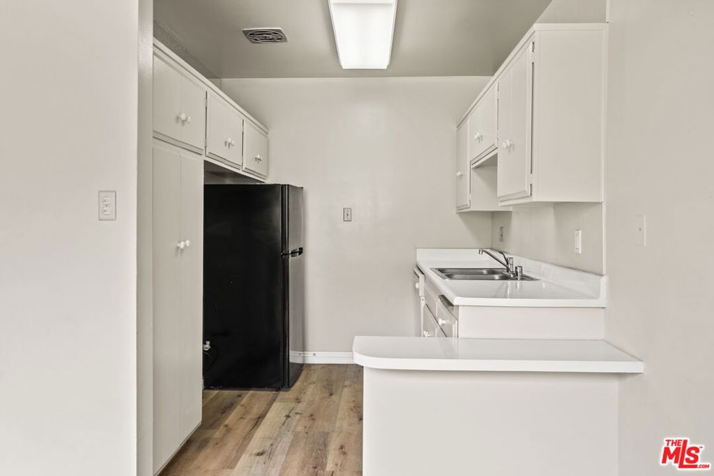 1295 FEDERAL Avenue 3 Los Angeles CA, 9002564134137869185120