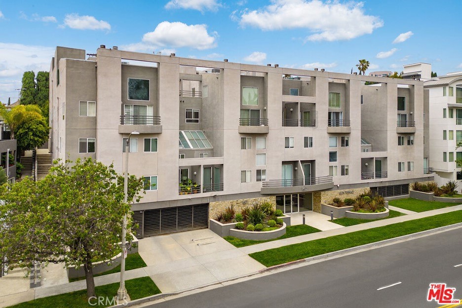 1617 S Beverly Glen Boulevard 303 Los Angeles CA, 9002464109914998530121