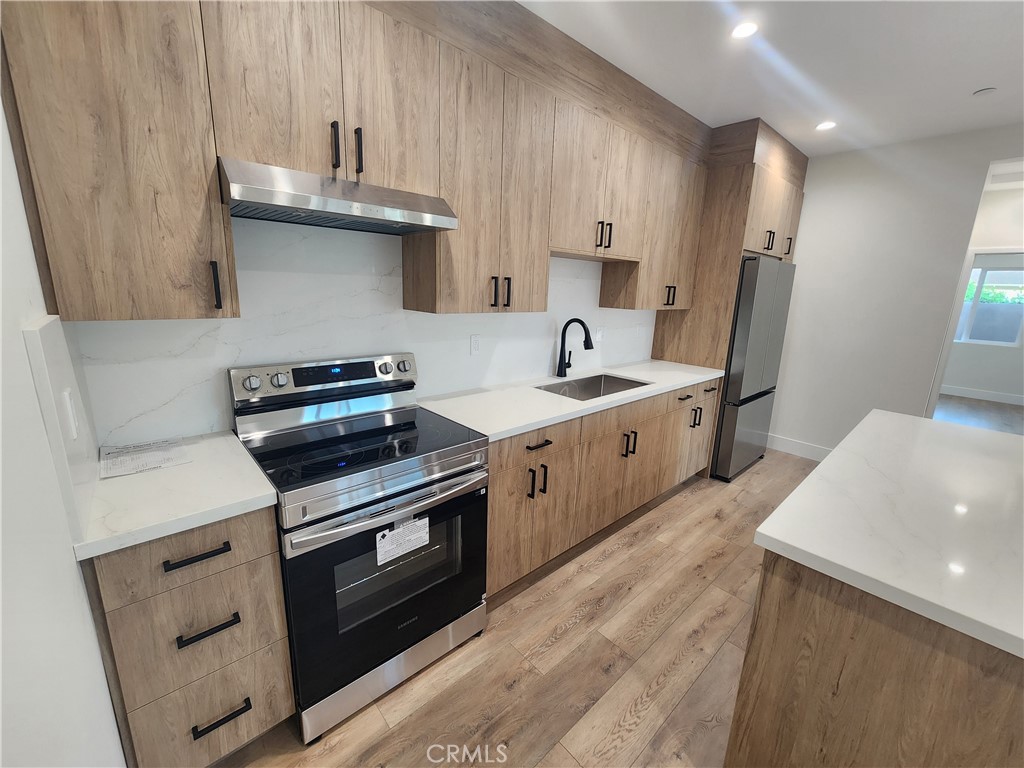 $2,895/month 7126 Matilija 1/2 Van Nuys CA, 9140564124168714497120