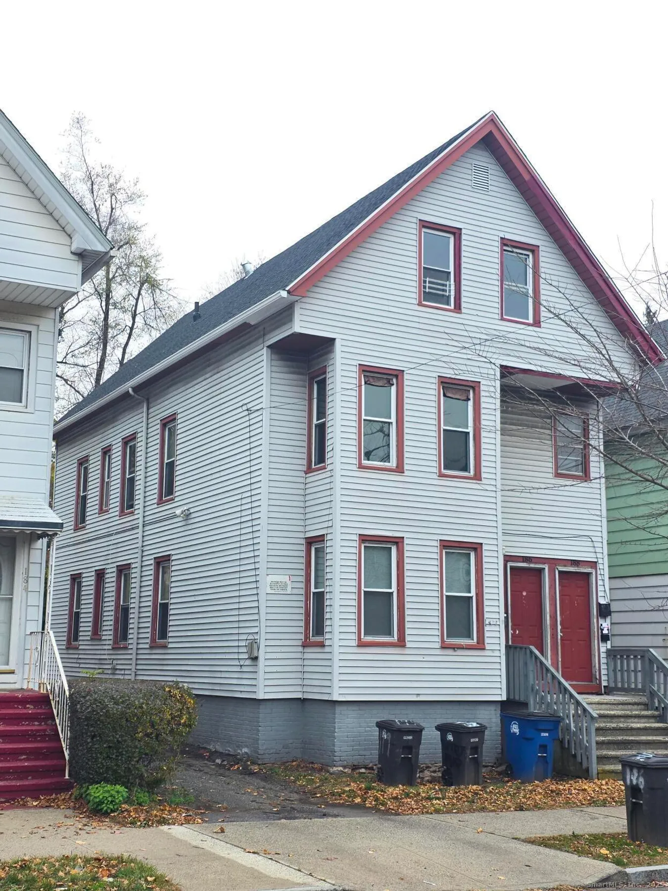 186 Farren Avenue, 3