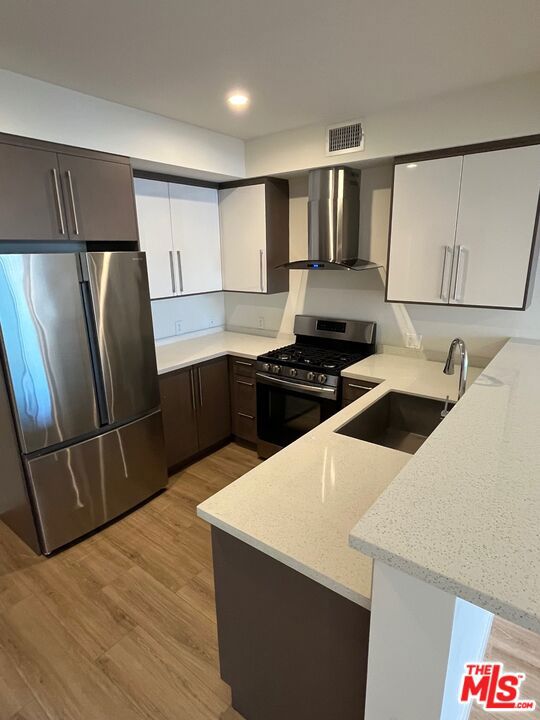 1301 S Westgate Avenue 302 Los Angeles CA, 9002564111159961859120