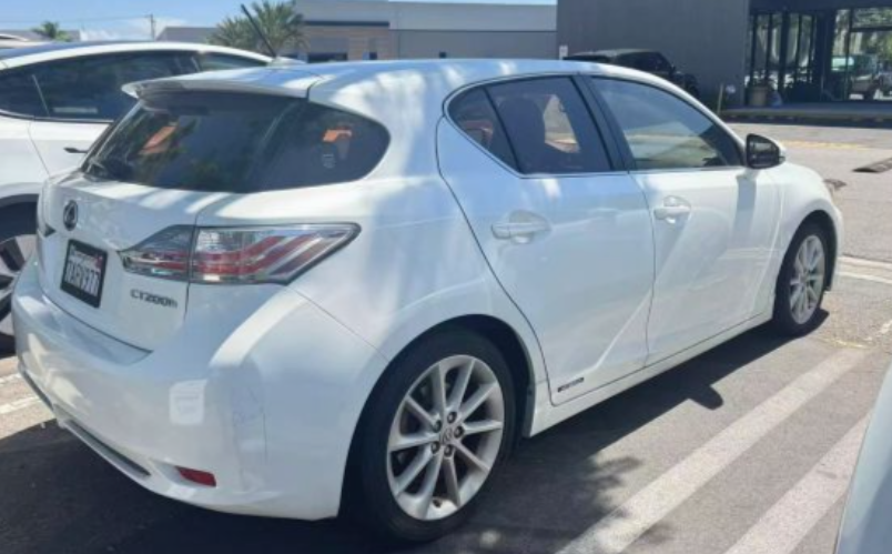 2013 LEXUS CT 200H HATCHBACK 4D63648271228163121