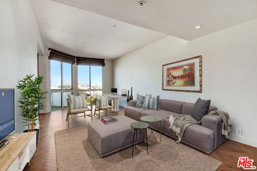 300 N Swall Drive 452 Beverly Hills CA, 9021164101329699585121