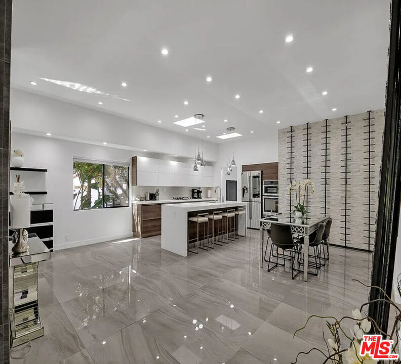 465 S Mansfield Avenue Los Angeles CA, 9003663779499230721120