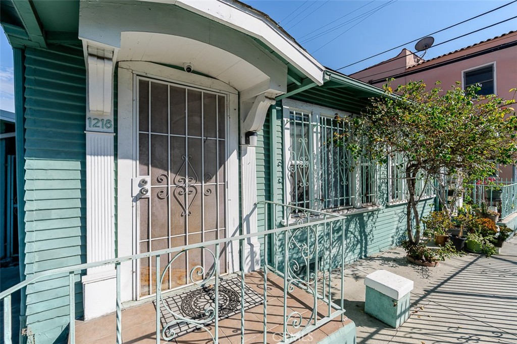 1216 N St Andrews Los Angeles CA, 9003864132813218818123