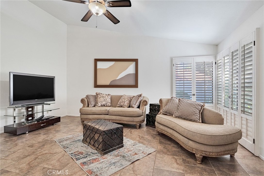 20065 Avenue Of The Oaks Newhall CA, 9132164086534863745122