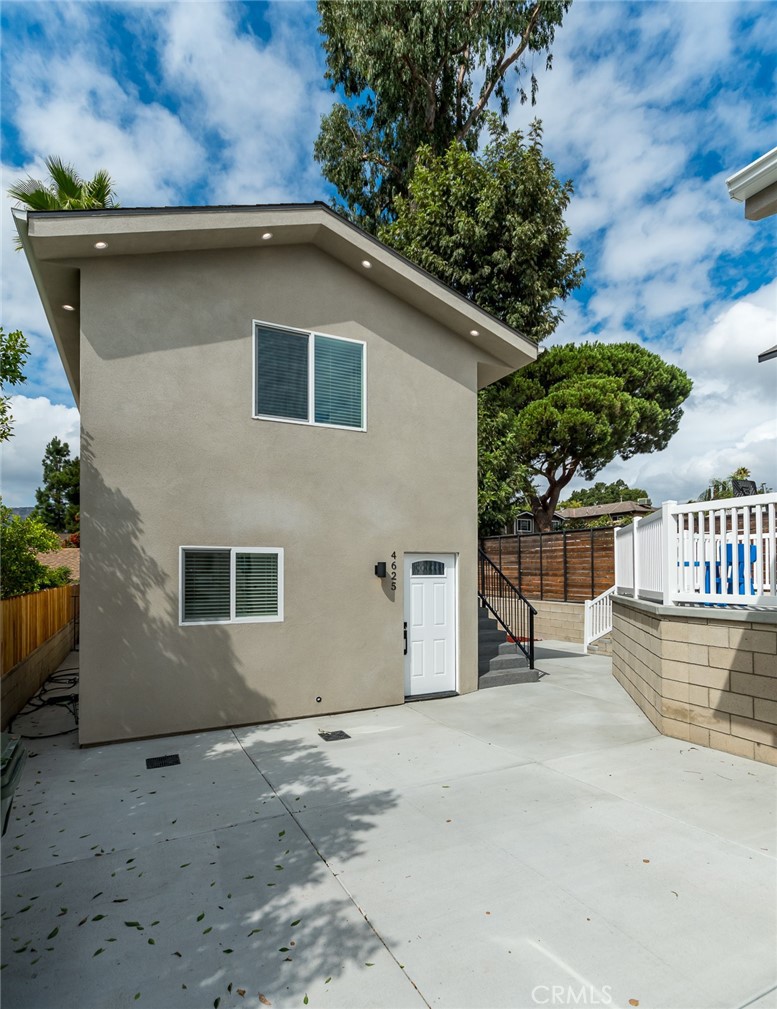 $2,200/month 4627 La Crescenta Avenue La Crescenta CA, 9121464064862556673120