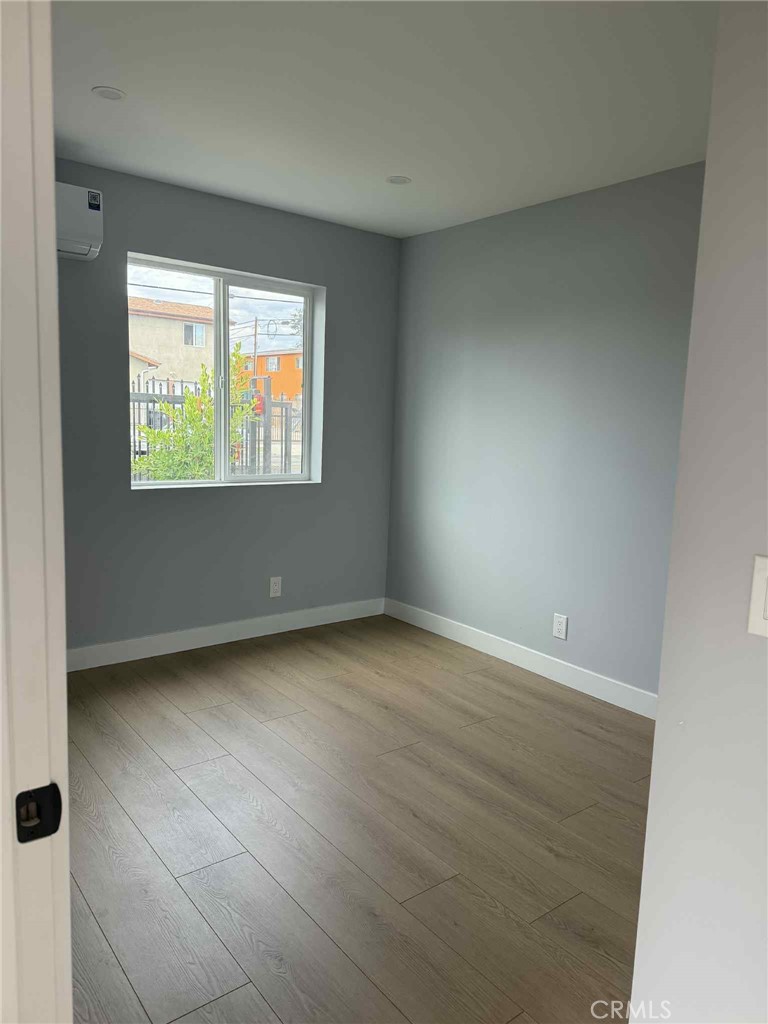 $1,950/month 1860 W 48th St Los Angeles CA, 9006264045550177921122