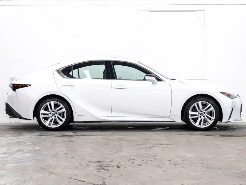 2023 Lexus IS65016755125377121