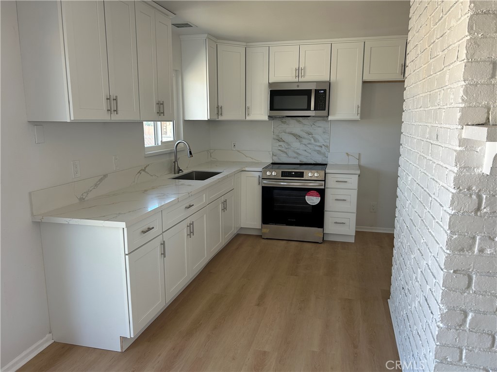 $1,450/month 15722 Sago Apple Valley CA, 9230764112650980354120