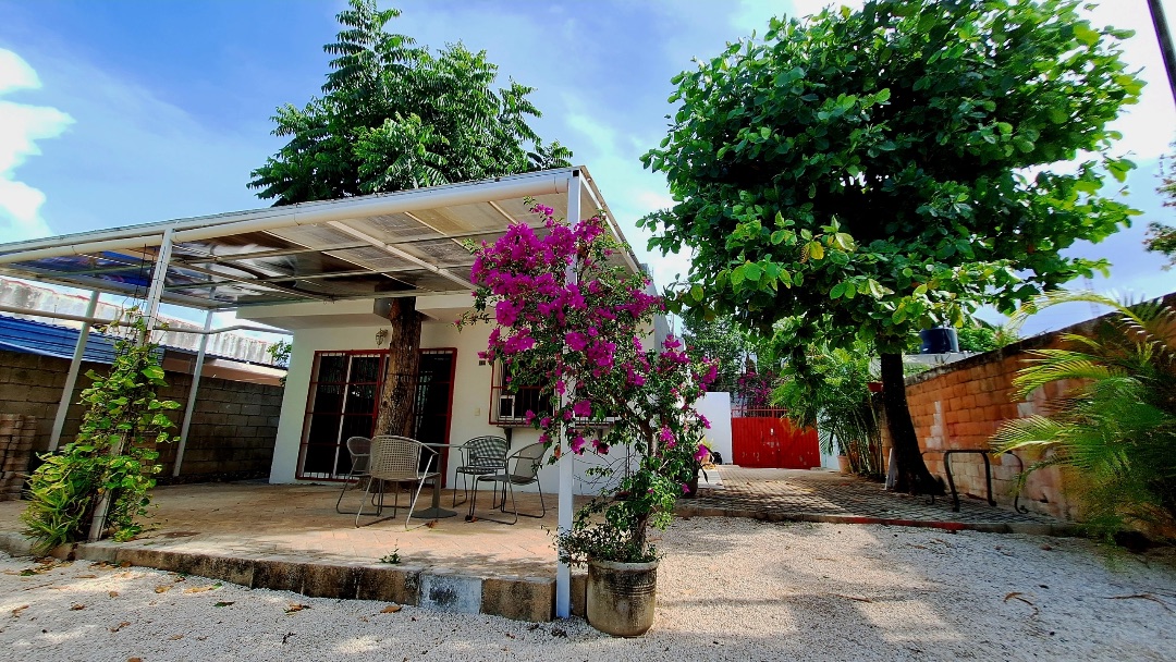 Casa 1 BR+Office+2 Bath+200m2 private garden in Playa del carmen center south