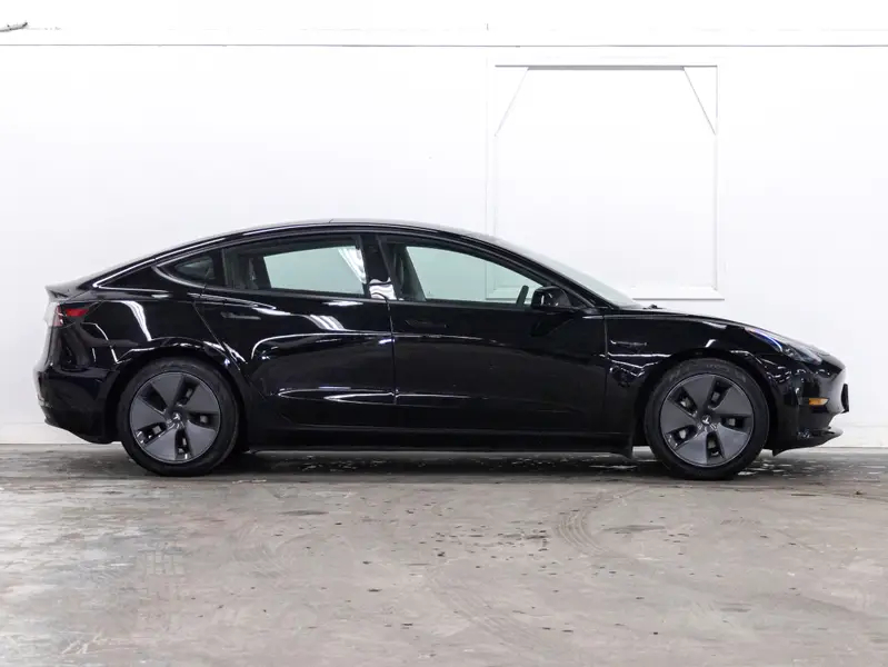 2021 Tesla Model 364710391640065122