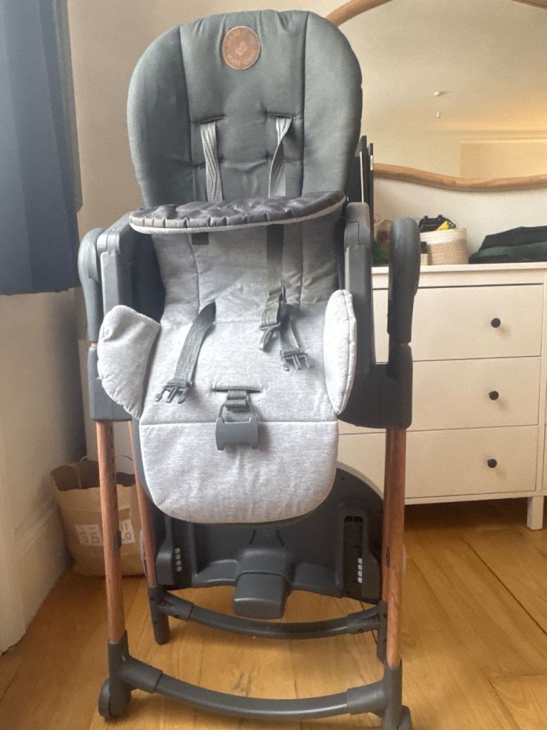 Nuna Zaaz High Chair - Excellent Condition For Sale