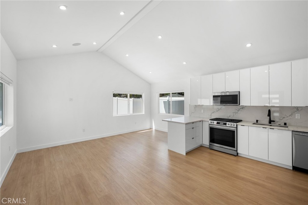 $3,250/month 8439 Apperson Street Sunland CA, 9104064068097454722122
